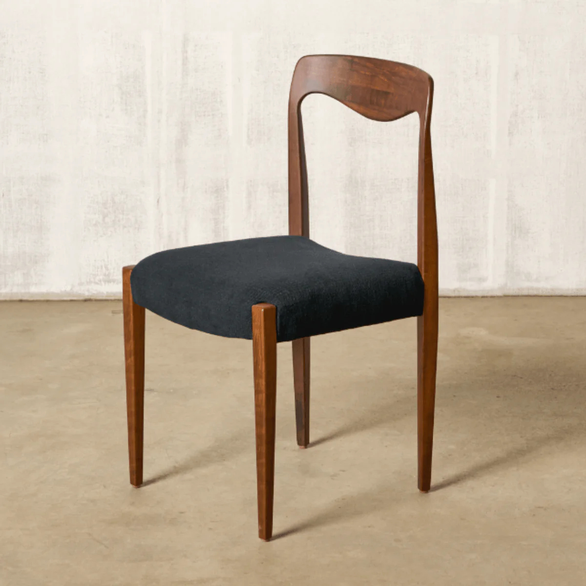 Classic Black & Brown Round Dining Table Set - Image 3