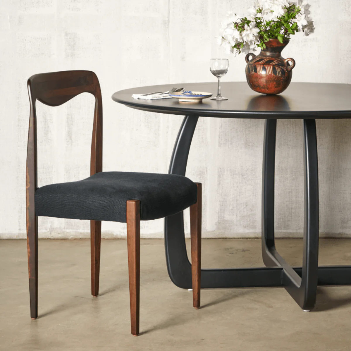 Classic Black & Brown Round Dining Table Set - Image 2